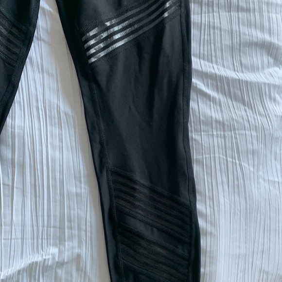 NWT womens black workout leggings - Picture 3 of 6